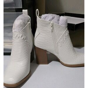Pierre Dumas Ankle Bootie White Side Zip‎ Size 11 Ankle Boots Cammy 12